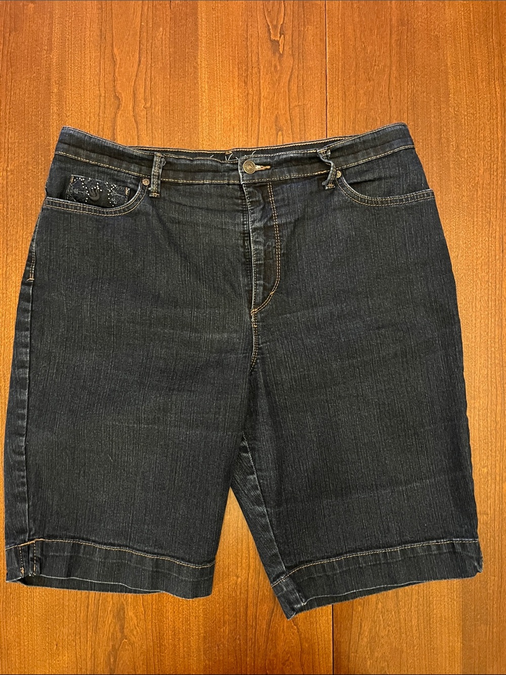 Gloria Vanderbilt Dark Blue Denim “Amanda” Bermuda Shorts (#112)